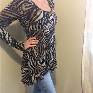 Karen Kane tiger striped tunic sweater. Size L.
